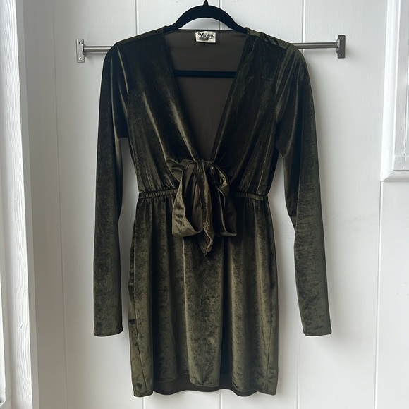 Show Me Your Mumu Monroe Ribbed Green Velvet Tie Deep V Longsleeve Mini Dress XS - Picture 2 of 5
